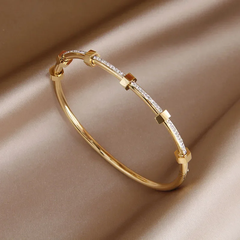 Elegant Shiny Gold Bracelet