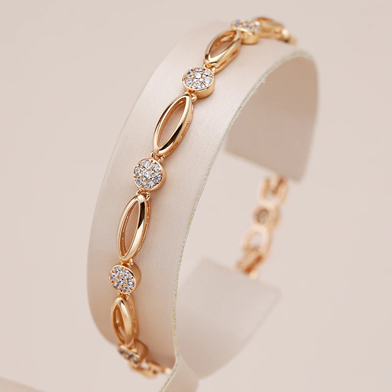 Elegant Zirconia Bracelet in Gold